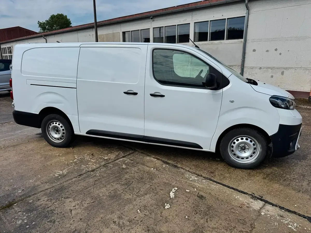 Gebraucht Toyota Proace 144 PS (105 kW) 2022 Weiß Van / Kleinbus