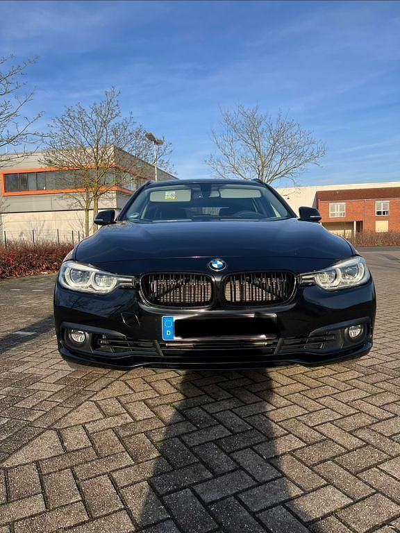 Schwarz Gebraucht 2019 BMW 318 Efficient Dynamics Kombi | 14.000 € (Fairer Preis) - Bild 1/4