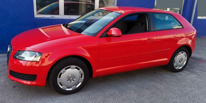 Gebraucht Audi A3 Attraction 102 PS (75 kW) 2010 Rot Kleinwagen