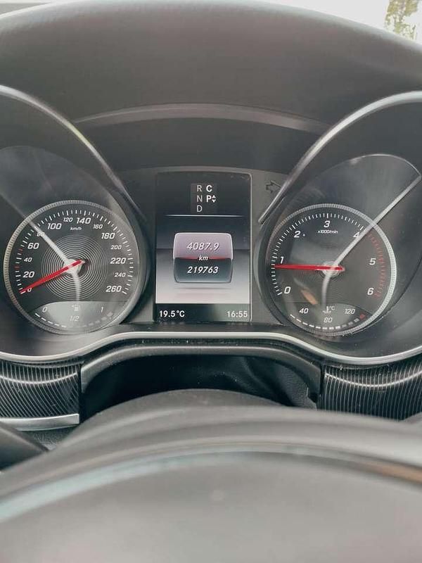 Gebraucht Mercedes V220 163 PS (119 kW) 2017 Braun Van / Kleinbus