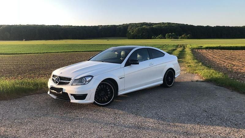 Weiß Gebraucht 2012 Mercedes C63 AMG AMG Coupé | 48.000 € (Etwas zu teuer) - Bild 1/4