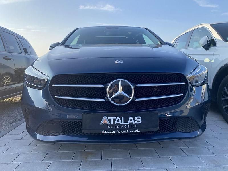 Denimblau metalliclack Gebraucht 2022 Mercedes B180 Progressive Van / Kleinbus | 24.850 € (Superpreis) - Bild 1/4