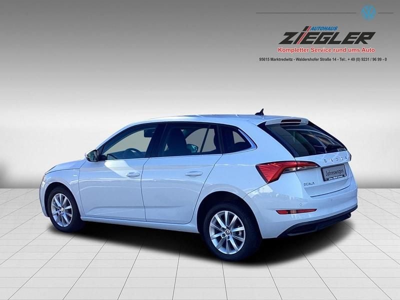 Gebraucht Skoda Scala Ambition 110 PS (80 kW) 2022 Moonweiß (metallic) Kleinwagen