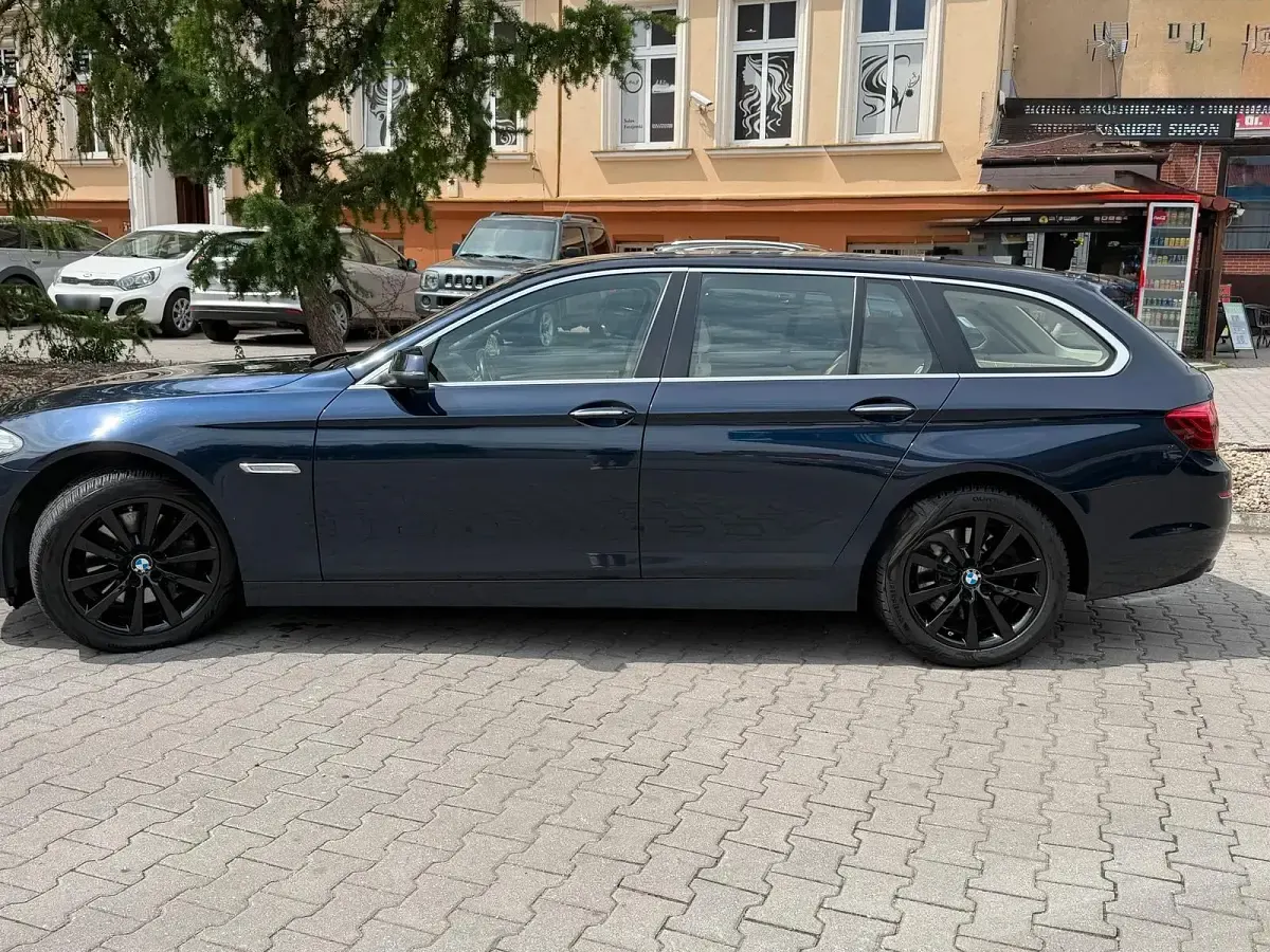 Gebraucht BMW 530 258 PS (189 kW) 2015 Blau Kombi