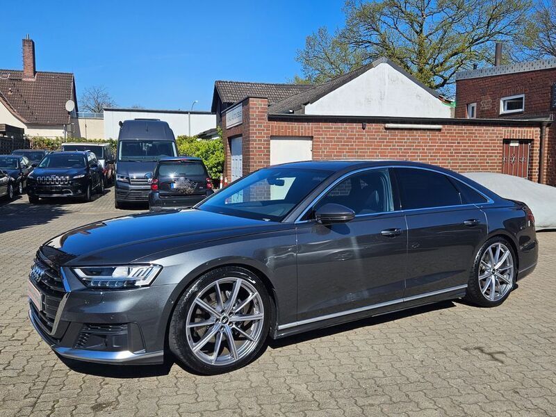 Grau Gebraucht 2018 Audi A8 Sport Limousine | 41.950 € (Etwas zu teuer) - Bild 1/4