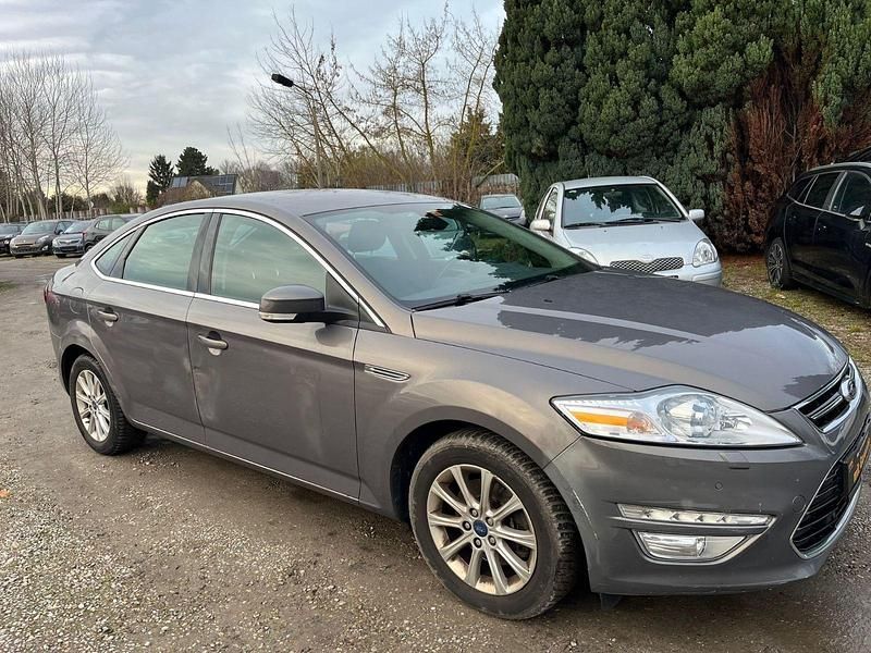 Gebraucht Ford Mondeo Titanium 160 PS (117 kW) 2012 Braun Limousine