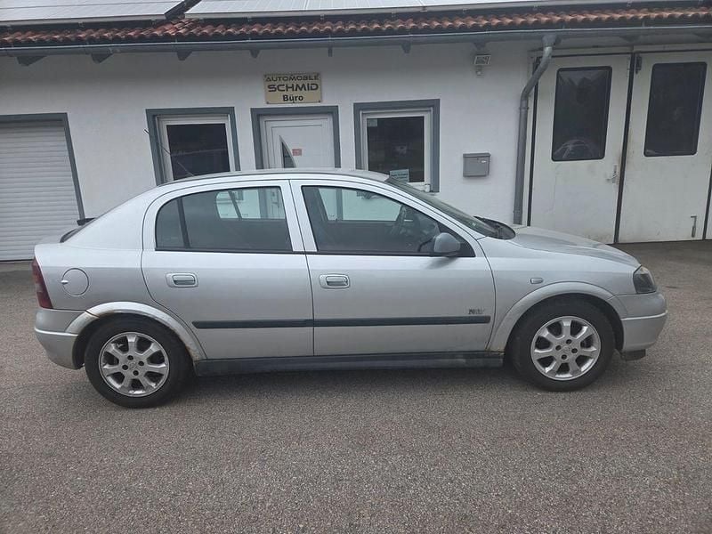 Używany Opel Astra Njoy 84 KM (61 kW) 2003 Srebrny Sedan/Limuzyna