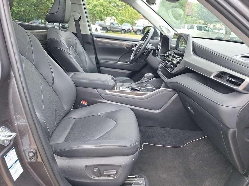 Grau Gebraucht 2021 Toyota Highlander Luxury SUV | 39.999 € (Guter Preis) - Bild 1/4