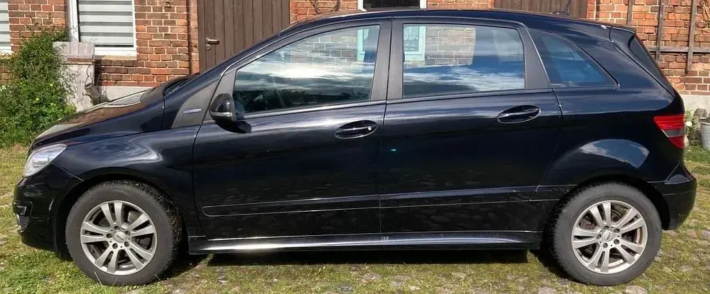 Gebraucht Mercedes B160 95 PS (69 kW) 2011 Schwarz Kleinwagen