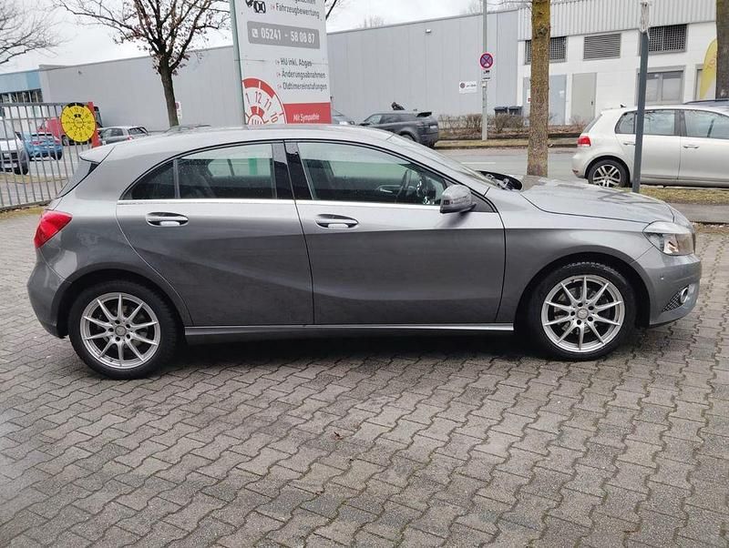 Gebraucht Mercedes A200 156 PS (114 kW) 2014 Grau Limousine