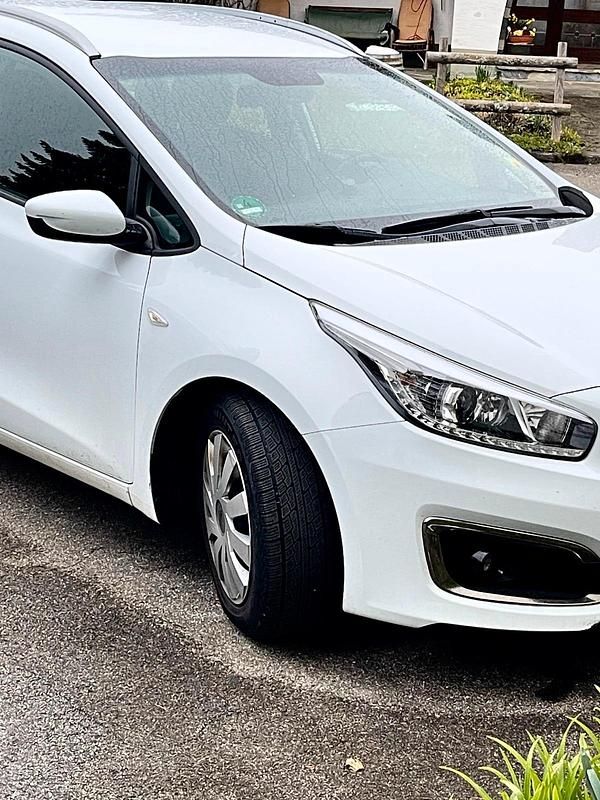 Gebraucht Kia Ceed 136 PS (100 kW) 2018 Weiß Kleinwagen