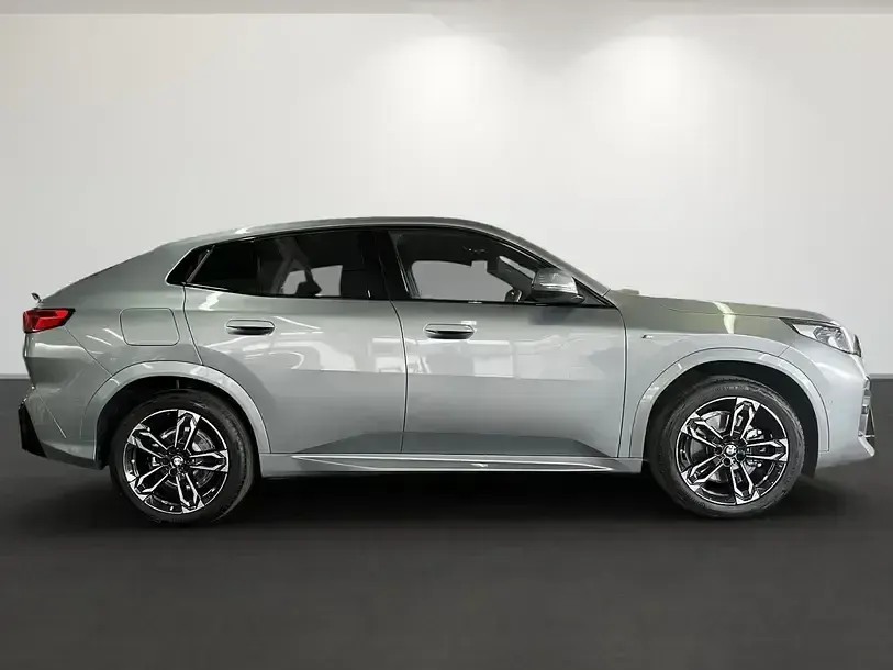 Gebraucht BMW X2 M Sport 170 PS (125 kW) 2025 Skyscraper grau metallic SUV