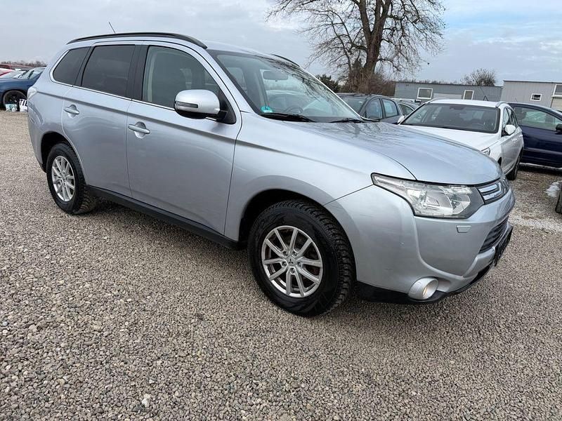 Gebraucht Mitsubishi Outlander Intense 150 PS (110 kW) 2013 Silber SUV