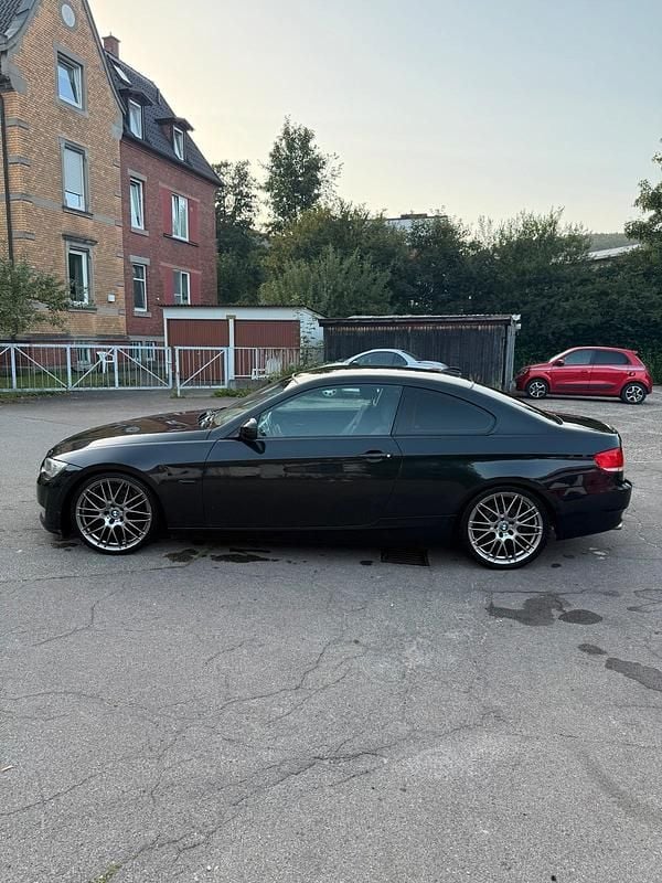 Schwarz Gebraucht 2010 BMW 320 Coupé | 5.900 € (Guter Preis) - Bild 1/4