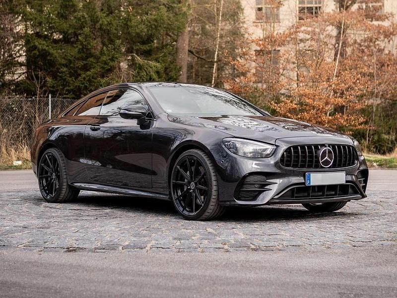 Grau Gebraucht 2021 Mercedes E450 AMG Coupé | 48.900 € (Fairer Preis) - Bild 1/4