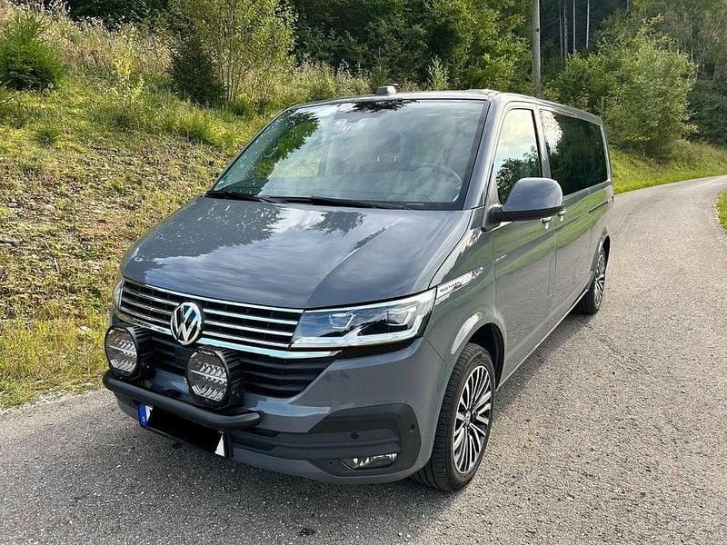Grau Gebraucht 2020 VW Multivan Comfortline Van / Kleinbus | 40.900 € (Guter Preis) - Bild 1/4