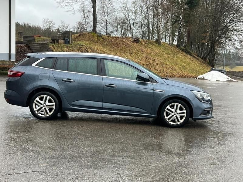 Gebraucht Renault Mégane GrandTour 132 PS (97 kW) 2017 Grau Kombi