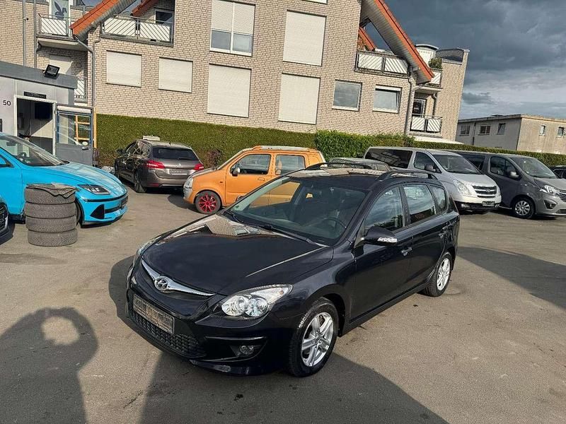 Gebraucht Hyundai i30 Classic 109 PS (80 kW) 2011 Schwarz Kombi