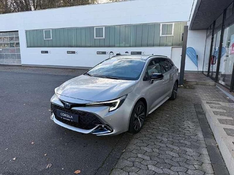 Silber Neu 2025 Toyota Corolla Hybrid Kombi | 34.250 € (Superpreis) - Bild 1/4