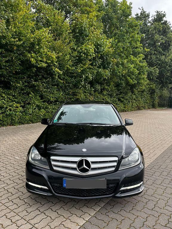 Schwarz Gebraucht 2012 Mercedes C220 Avantgarde Limousine | 6.500 € (Fairer Preis) - Bild 1/4