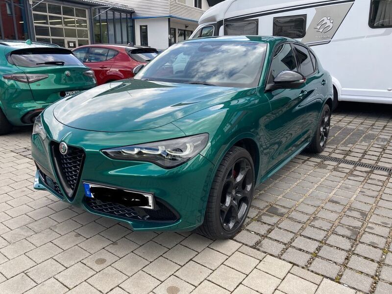 Grün Gebraucht 2024 Alfa Romeo Stelvio SUV | 59.490 € - Bild 1/4