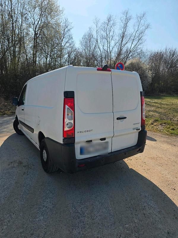 Gebraucht Peugeot Expert 128 PS (94 kW) 2015 Weiß Van