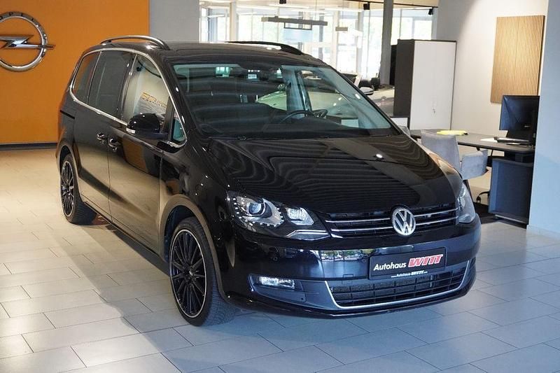Schwarz Gebraucht 2019 VW Sharan Comfortline Van / Kleinbus | 17.390 € (Superpreis) - Bild 1/4