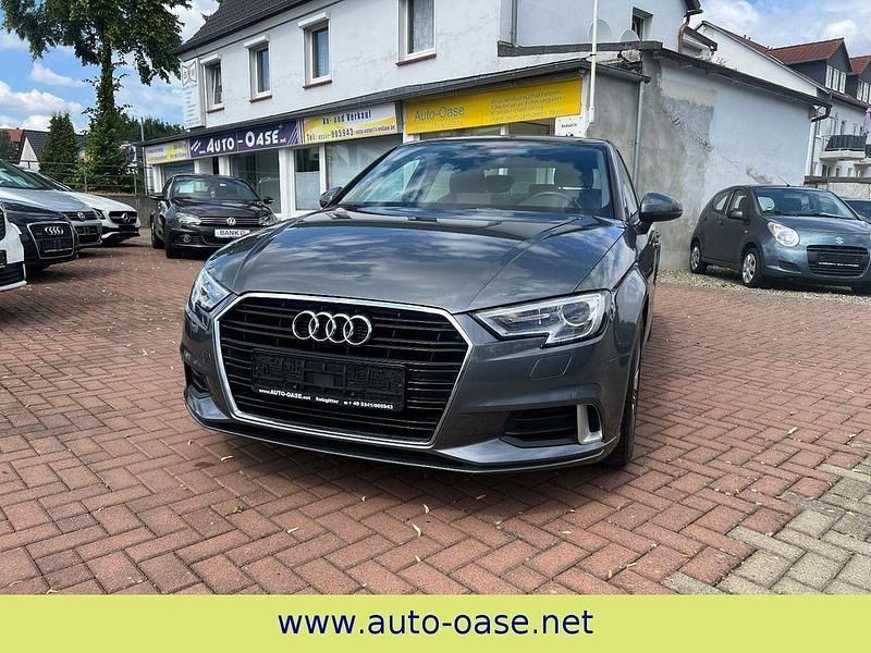 Grau Gebraucht 2018 Audi A3 Sport Limousine | 17.990 € (Fairer Preis) - Bild 1/4