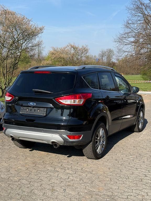 Usado Ford Kuga 140 HP (102 kW) 2013 Preto SUV