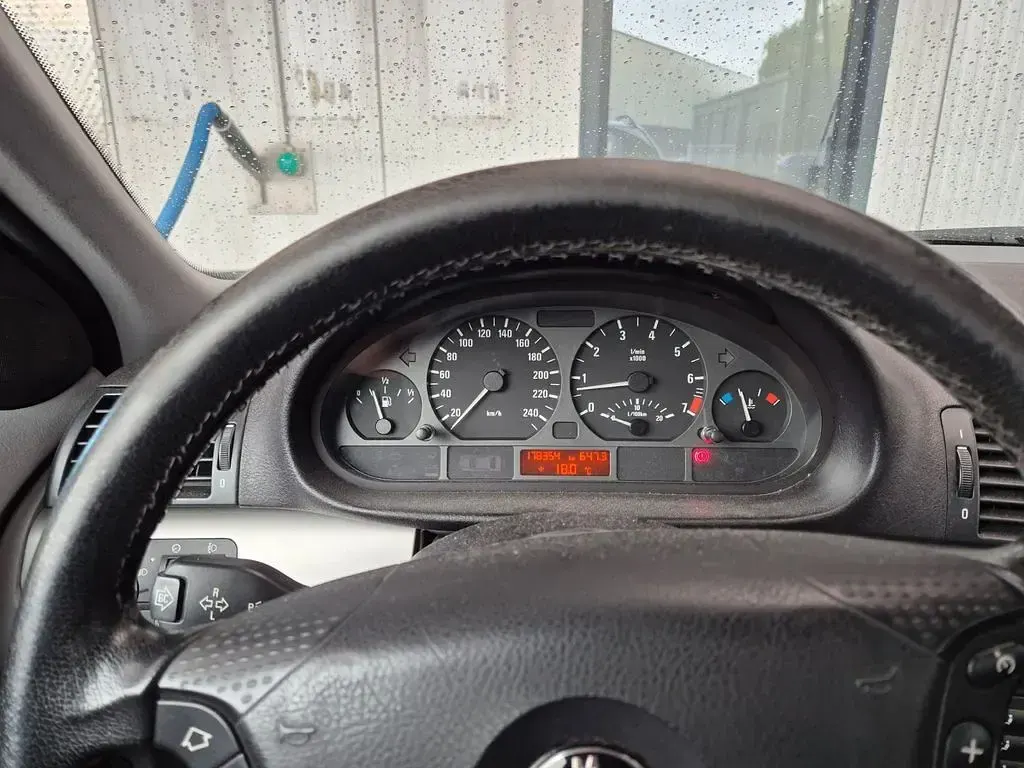 Gebraucht BMW 318 143 PS (105 kW) 2003 Silber Kombi