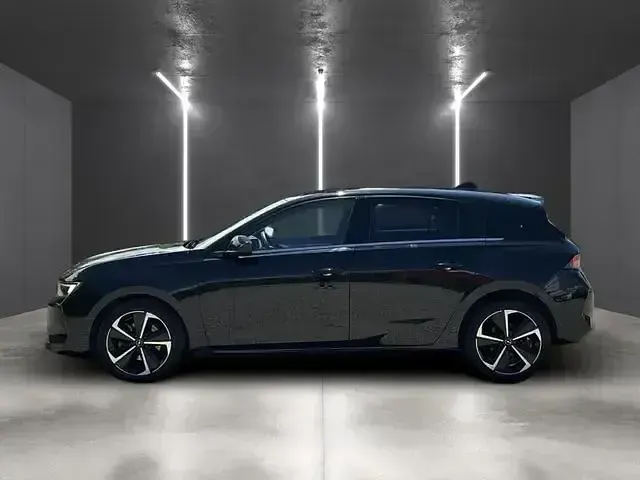 Gebraucht Opel Astra Elegance 131 PS (96 kW) 2023 Schwarz Kleinwagen
