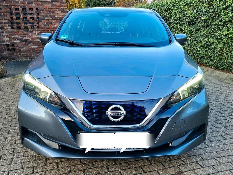 Gebraucht Nissan Leaf 89 kW (122 PS) 2022 Grau Kleinwagen
