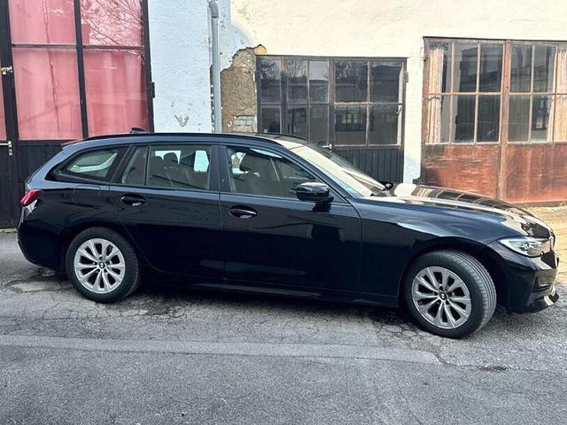 Gebraucht BMW 318 Advantage 150 PS (110 kW) 2021 Schwarz Limousine