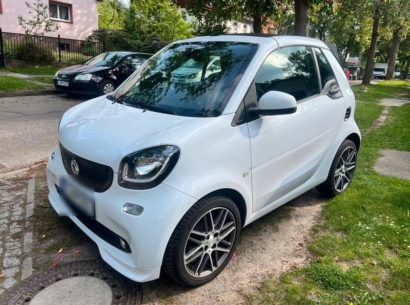 Weiß Gebraucht 2016 Smart ForTwo Cabrio Cabrio | 13.950 € (Teuer) - Bild 1/4
