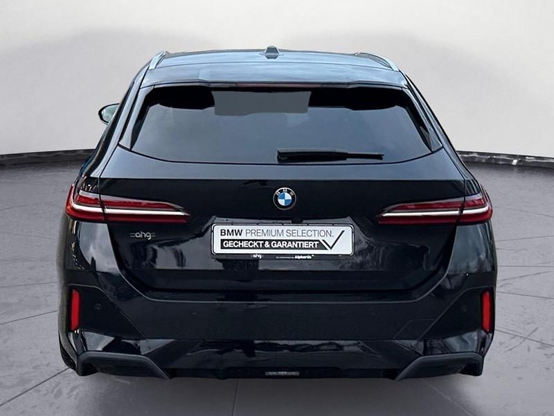 Gebraucht BMW 520 M Sport 197 PS (144 kW) 2024 Schwarz Kombi