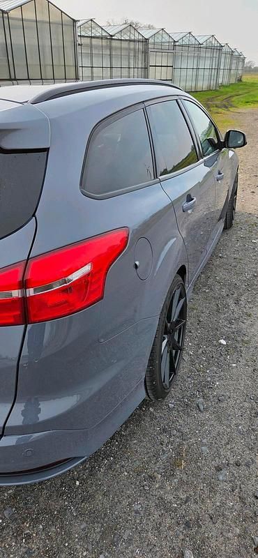 Usata Ford Focus ST 250 CV (183 kW) 2017 Grigio Station wagon