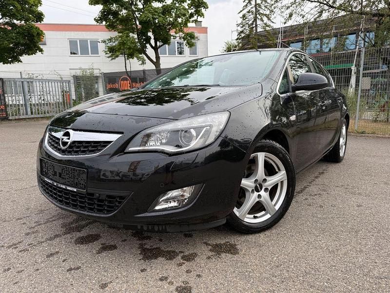 Schwarz Gebraucht 2010 Opel Astra Limousine | 4.990 € (Guter Preis) - Bild 1/4