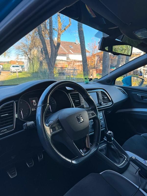 Gebraucht Seat Leon CUPRA 265 PS (194 kW) 2015 Blau Limousine
