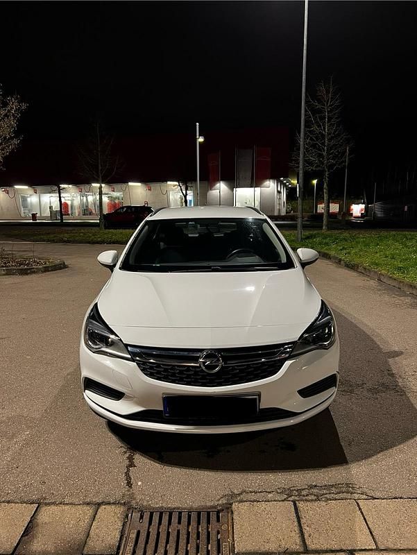 Weiß Gebraucht 2019 Opel Astra Kombi | 11.699 € (Fairer Preis) - Bild 1/4