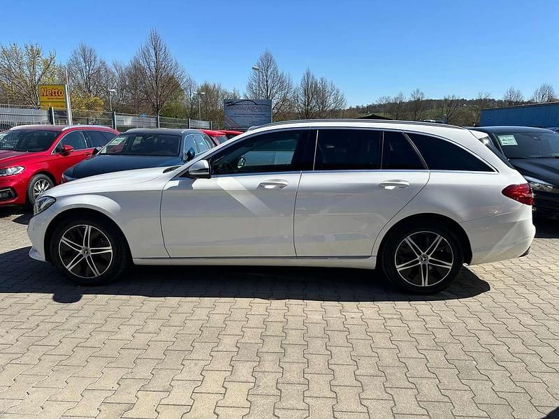 Gebraucht Mercedes C220 194 PS (142 kW) 2020 Polarweiss  unilack Kombi
