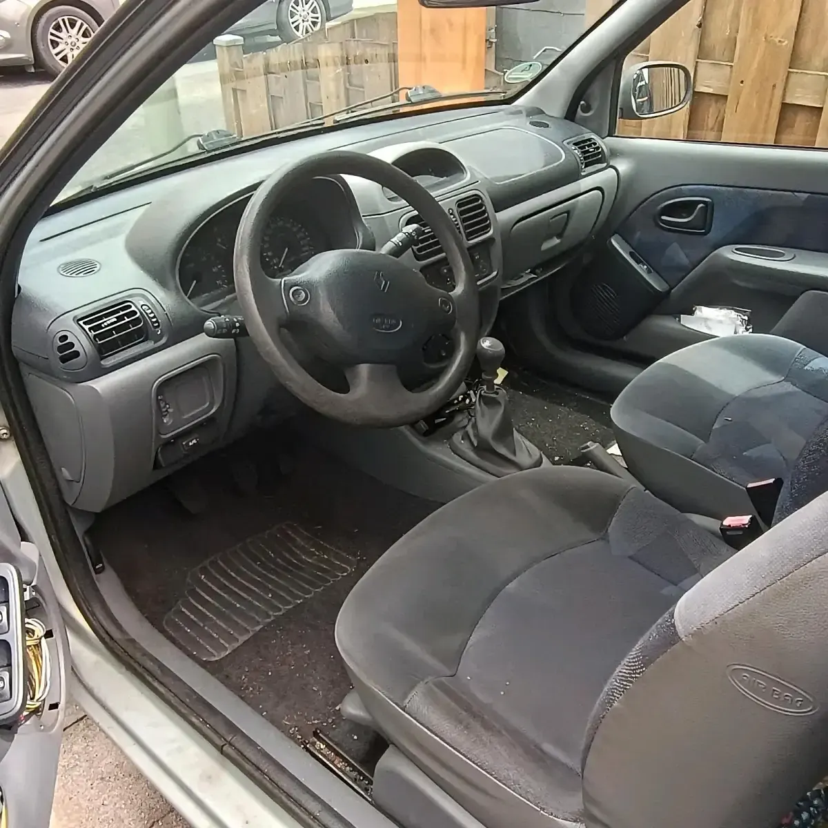 Gebraucht Renault Clio 75 PS (55 kW) 2000 Silber Kleinwagen