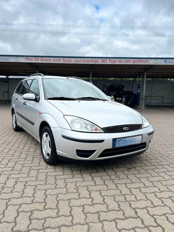Silber Gebraucht 2005 Ford Focus Limousine | 700 € (Etwas zu teuer) - Bild 1/4