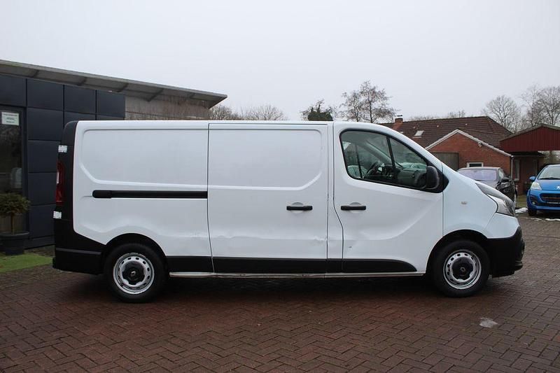 Gebraucht Renault Trafic Komfort 120 PS (88 kW) 2015 Weiß Van / Kleinbus