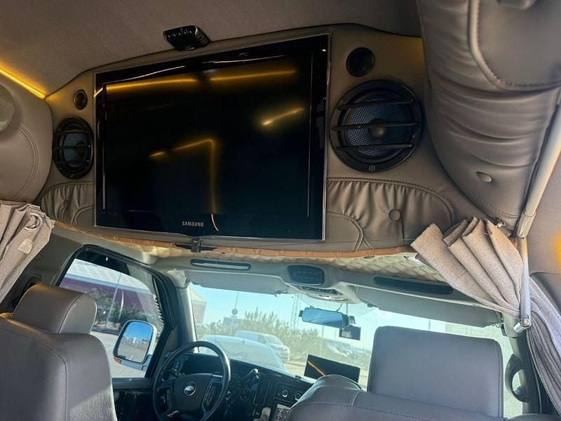 Gebraucht Chevrolet Express SE 314 PS (230 kW) 2012 Silber Van / Kleinbus