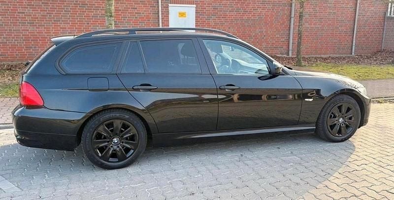 Gebraucht BMW 318 143 PS (105 kW) 2010 Schwarz Kombi