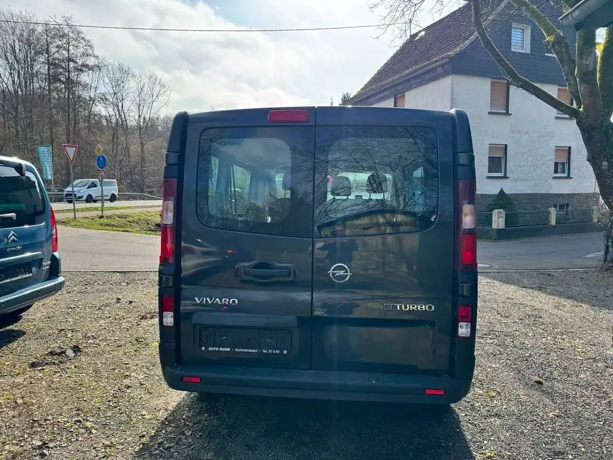 Gebraucht Opel Vivaro S 125 PS (91 kW) 2017 Schwarz Van / Kleinbus