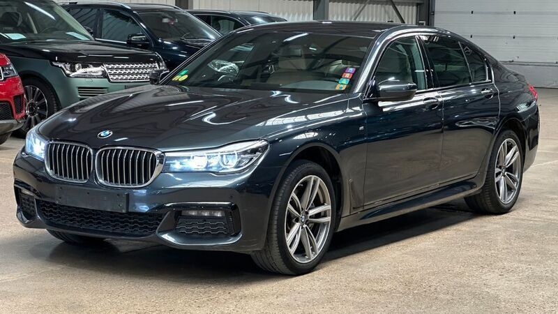 Grau Gebraucht 2018 BMW 730 M Sport Limousine | 25.900 € (Superpreis) - Bild 1/4