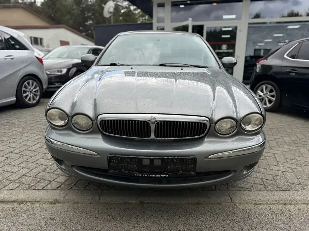 Käytetty Jaguar X-type Executive 156 HP (114 kW) 2002 Harmaa Sedan