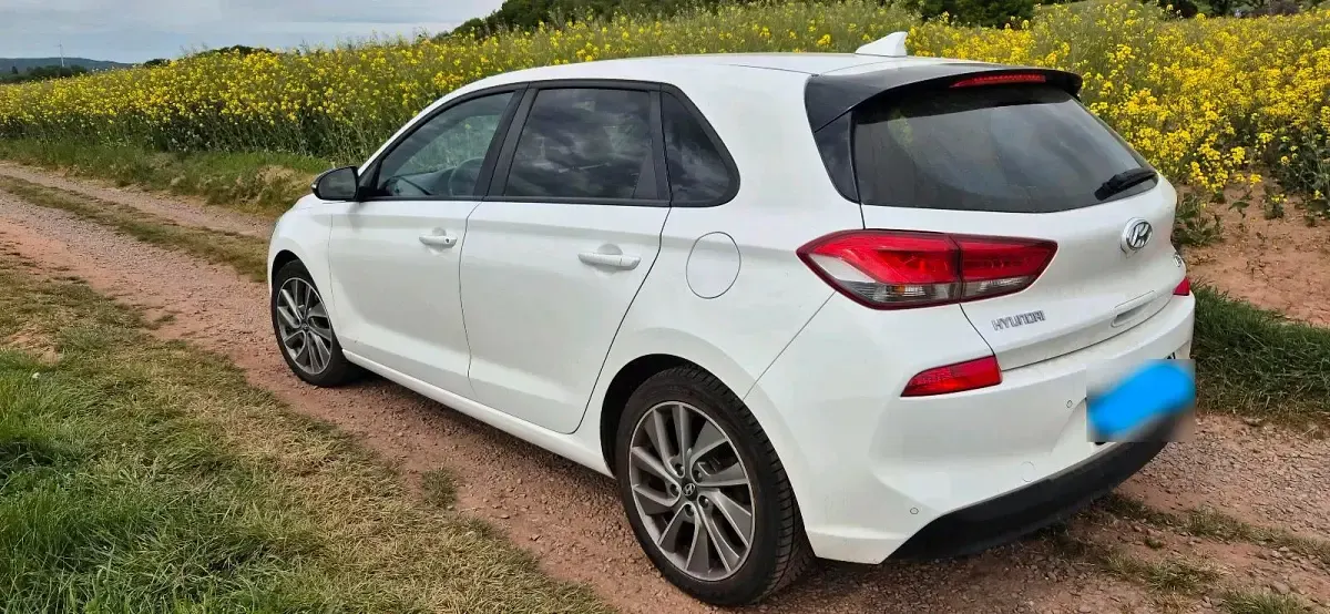 Gebraucht Hyundai i30 140 PS (102 kW) 2018 Weiß Limousine