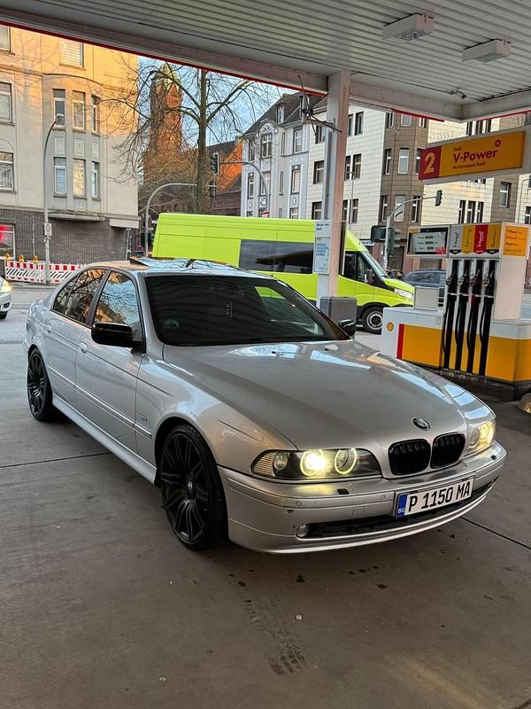 Gebraucht BMW 530 193 PS (141 kW) 2003 Silber Limousine